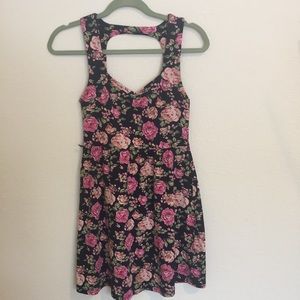Forever 21 Floral Dress Size: XS